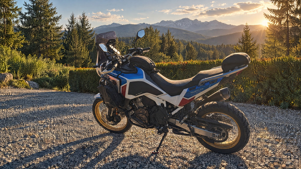 Africa Twin con tankbag Slik en la montaña